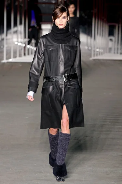 Look 10